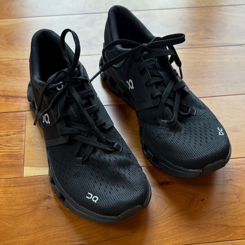 On Running Cloud X Shoes - Black, new